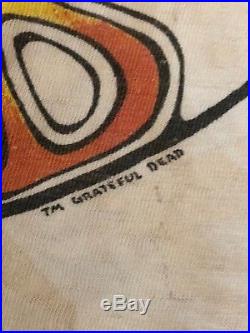Vintage 1972 Grateful Dead t-shirt size Large (band t-shrit) (rare t-shirt)